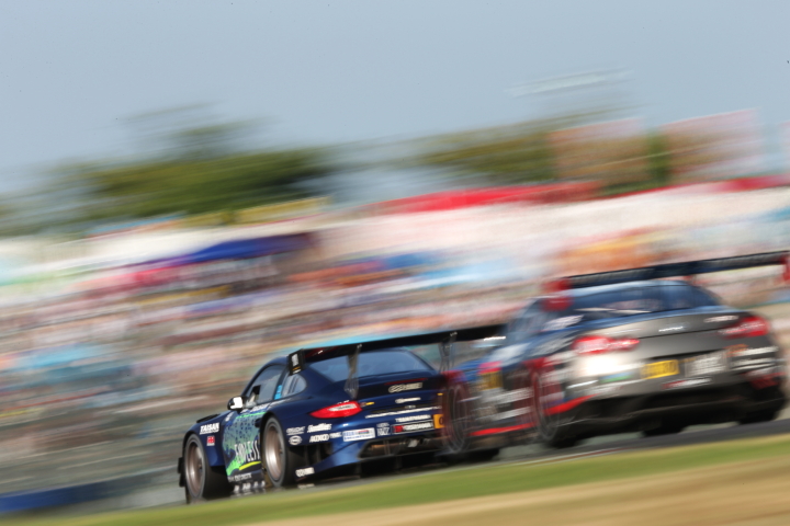 決勝レース: ENDLESS TAISAN PORSCE（峰尾恭輔／横溝直輝組）