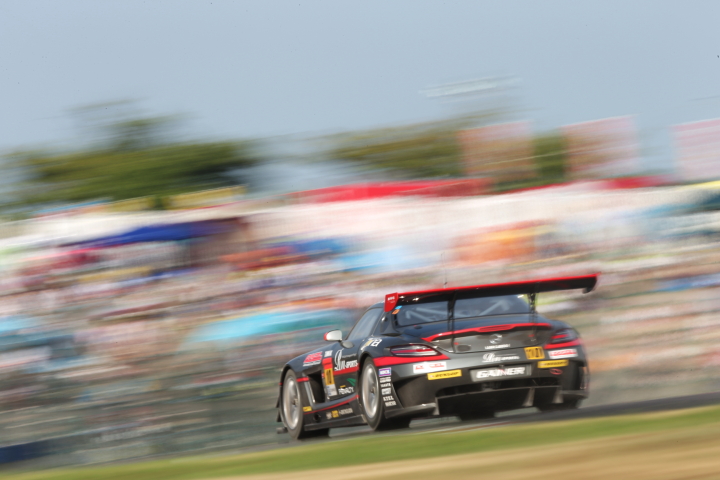 決勝レース: GAINER Rn-SPORTS DIXCEL SLS（田中哲也／植田正幸／川口正敬組）