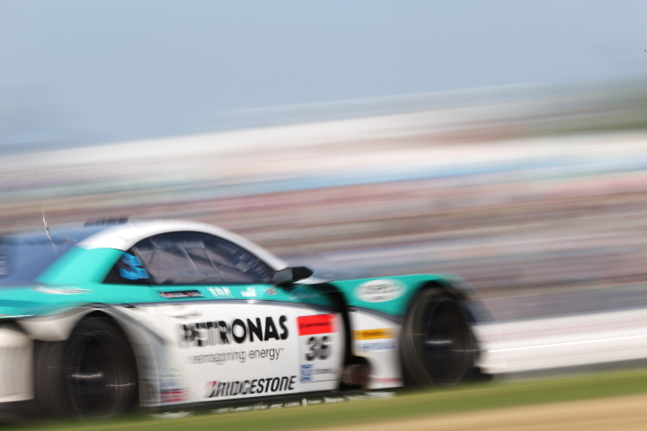決勝レース: PETRONAS TOM'S SC430（中嶋一貴／ジェームス・ロシター組）