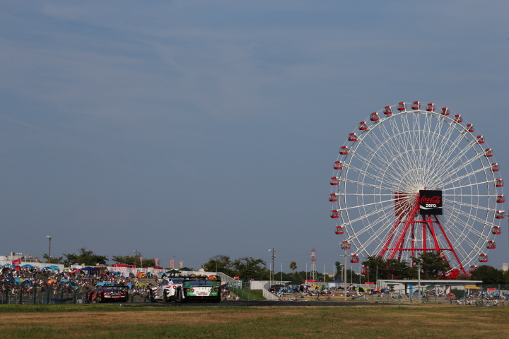 決勝レース: 観覧車とGTマシン