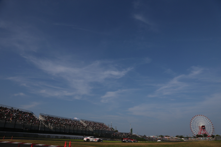 決勝レース: シケインを立ち上がりストレートへ