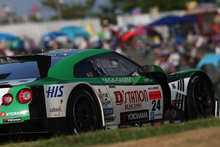 決勝レース: D'station ADVAN GT-R（安田裕信／ミハエル・クルム組）