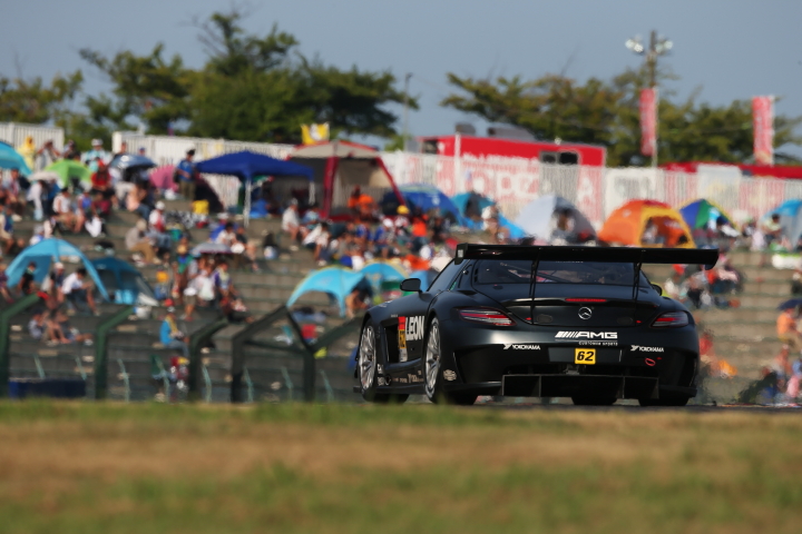 決勝レース: LEON SLS（黒澤治樹／黒澤翼／中谷明彦組）