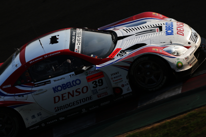 決勝レース: DENSO KOBELCO SC430（脇阪寿一／石浦宏明組）