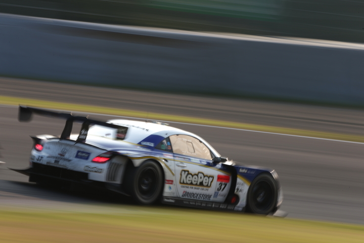 決勝レース: KeePer TOM'S SC430（伊藤大輔／アンドレア・カルダレッリ組）