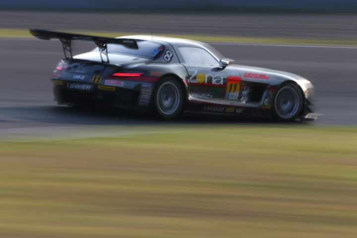 決勝レース: GAINER DIXCEL SLS（平中克幸／ビヨン・ビルドハイム組）