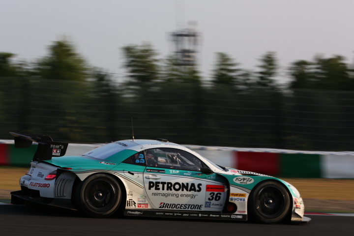 決勝レース: PETRONAS TOM'S SC430（中嶋一貴／ジェームス・ロシター組）
