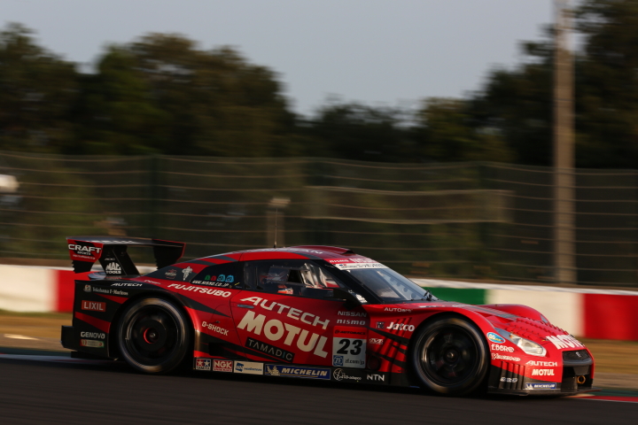 決勝レース: MOTUL AUTECH GT-R（柳田真孝／ロニー・クインタレッリ組）