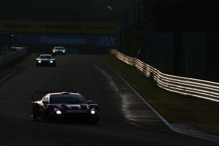 決勝レース: MOTUL AUTECH GT-R（柳田真孝／ロニー・クインタレッリ組）