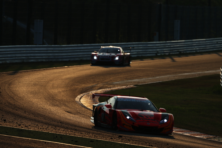 決勝レース: ARTA HSV-010（ラルフ・ファーマン／松浦孝亮組）