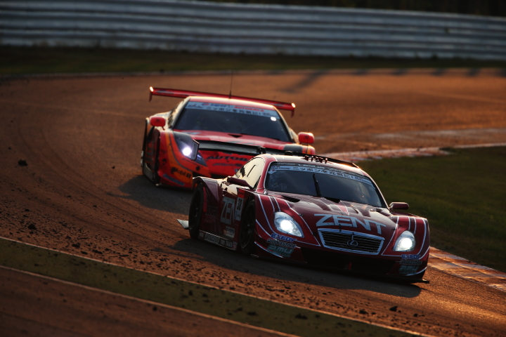 決勝レース: ZENT CERUMO SC430（立川祐路／平手晃平組）