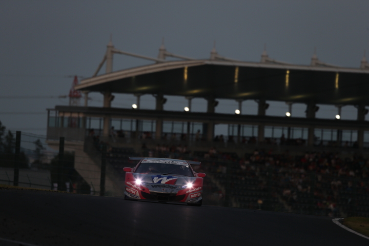 決勝レース: ウイダー モデューロ HSV-010（山本尚貴／フレデリック・マコヴィッキィ組）