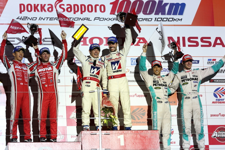 暫定表彰式: GT500クラストップ3のドライバーたち