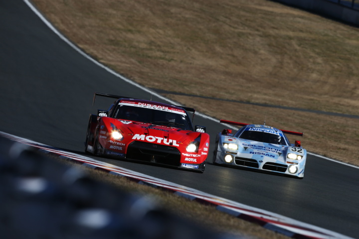 ニスモフェスティバル: 今シーズン、スーパーGT500クラスを戦ったMOTUL AUTECH GT-R（前）と日産R91CP（後）