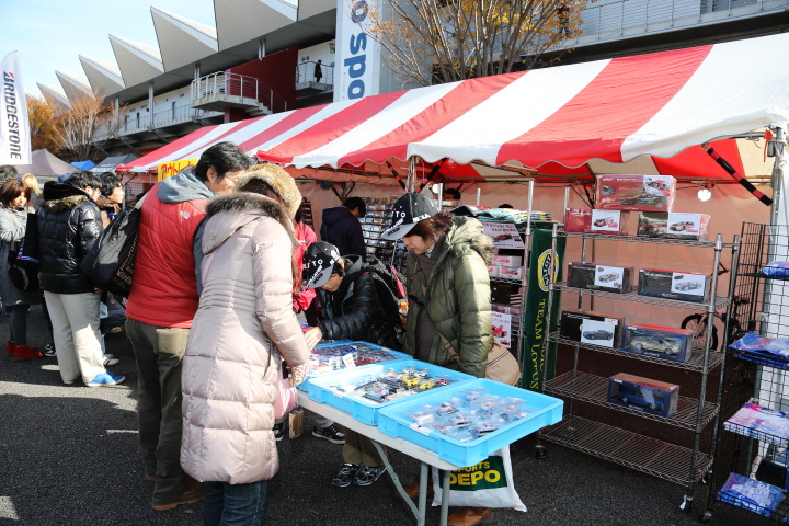 ニスモフェスティバル: ミニカーのアウトレットセール