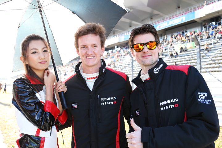 ニスモフェスティバル: 日産GTアカデミーのルーカス・オルドネス（中）とアレックス・バンカム（右）