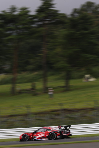公式練習: GT500:MOTUL AUTECH GT-R（柳田真孝／ロニー・クインタレッリ組）