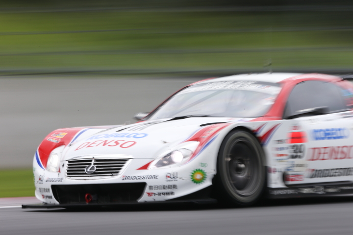 公式練習: GT500:DENSO KOBELCO SC430（脇阪寿一／石浦宏明組）