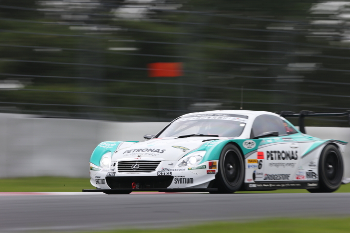 公式練習: GT500:PETRONAS TOM'S SC430（中嶋一貴／ジェームス・ロシター組）