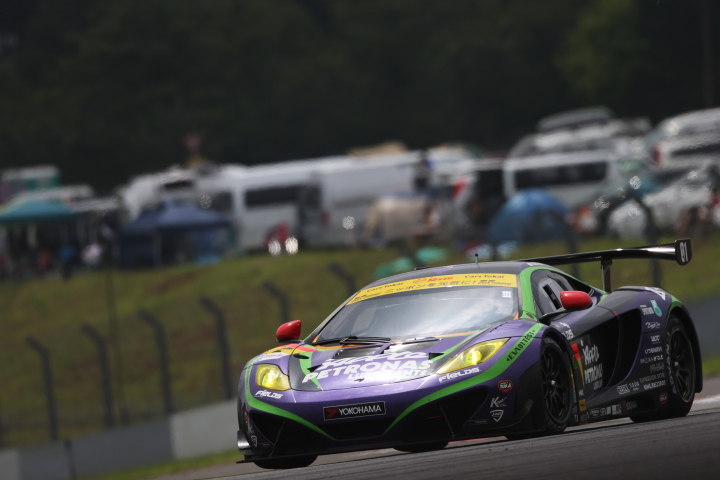 公式練習: GT300:エヴァRT初号機アップルMP4-12C（高橋一穂／加藤寛規組）