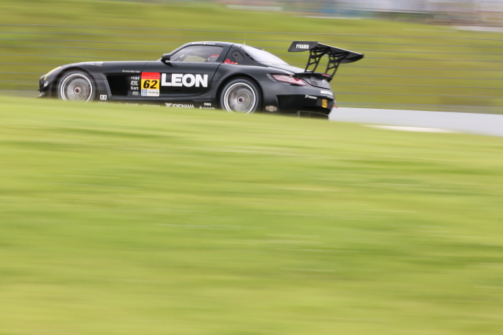 公式練習: GT300:LEON SLS（黒澤治樹／黒澤翼組）