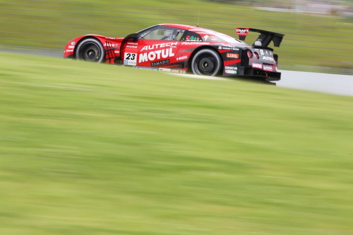 公式練習: GT500:MOTUL AUTECH GT-R（柳田真孝／ロニー・クインタレッリ組）