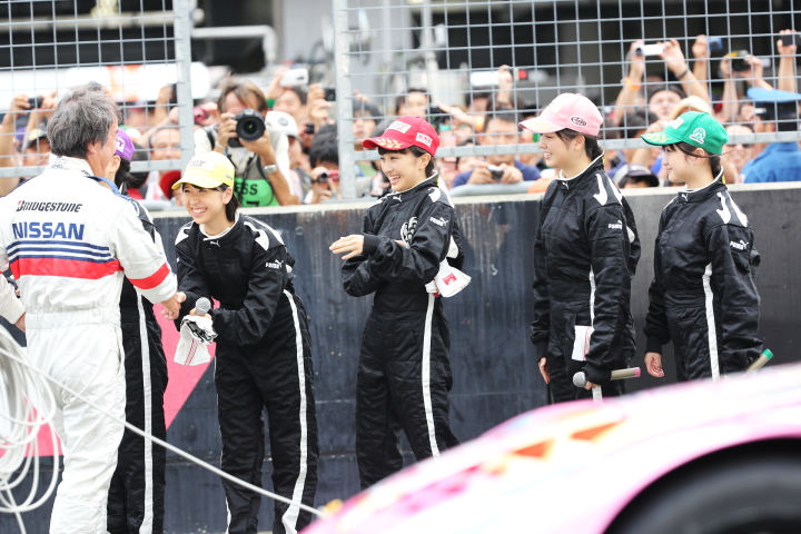 ピットウォーク: ももいろクローバーZ