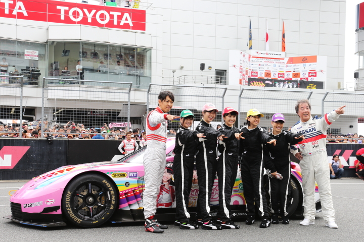 ピットウォーク: 柳田真孝、星野一義監督とももいろクローバーZ