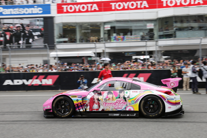 ピットウォーク: ももいろクローバーZ