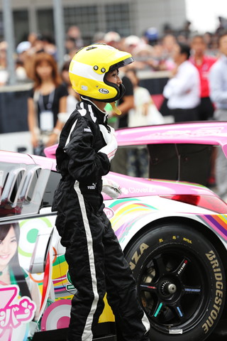 ピットウォーク: ももいろクローバーZ