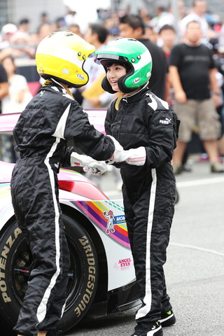 ピットウォーク: ももいろクローバーZ