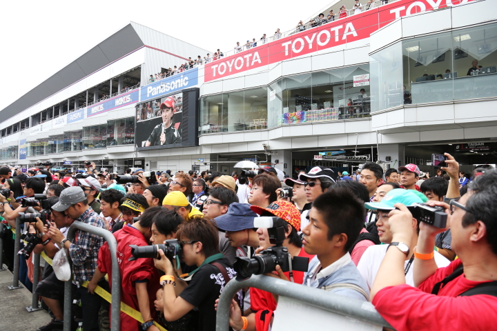 ピットウォーク: ももいろクローバーZのファン「もののふ」