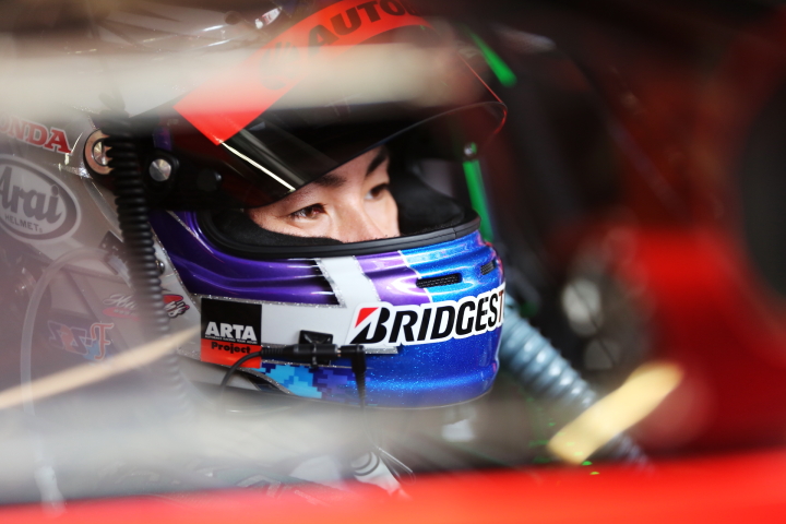 ノックアウト予選Q1: 小林崇志（GT300:ARTA CR-Z GT）