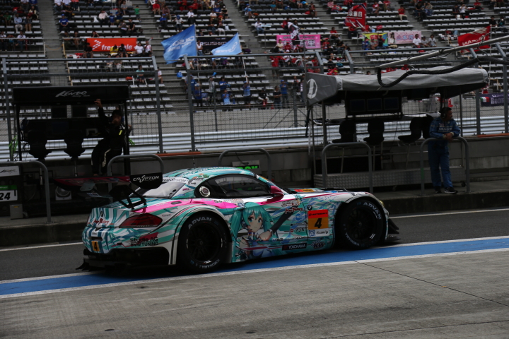 ノックアウト予選Q1: 谷口信輝（GT300:GSR 初音ミクBMW）