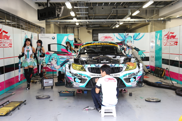 GT300:GSR 初音ミク　BMW（谷口信輝／片岡龍也組）