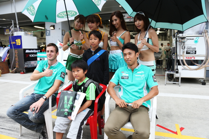 GTキッズウォーク: ジェームス・ロシター、中嶋一貴とキッズ