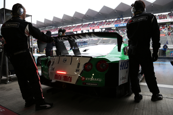 フリー走行: GT500:D'station ADVAN GT-R（安田裕信／ミハエル・クルム組）