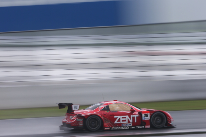 フリー走行: GT500:ZENT CERUMO SC430（立川祐路／平手晃平組）