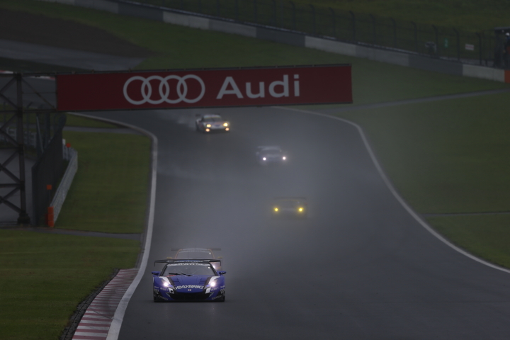 フリー走行: GT500:RAYBRIG HSV-010（伊沢拓也／小暮卓史組）