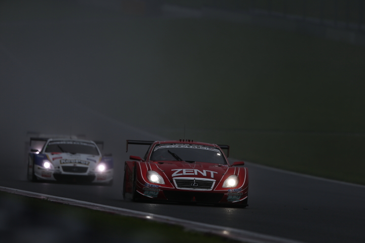 フリー走行: GT500:ZENT CERUMO SC430（立川祐路／平手晃平組）