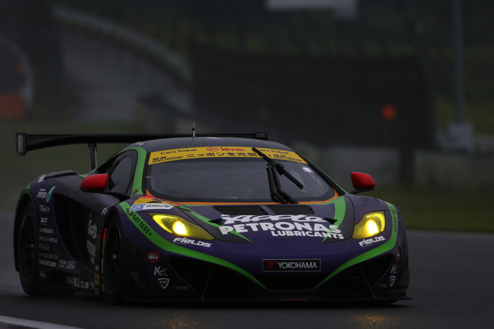 フリー走行: GT300:エヴァRT初号機アップルMP4-12C（高橋一穂／加藤寛規組）