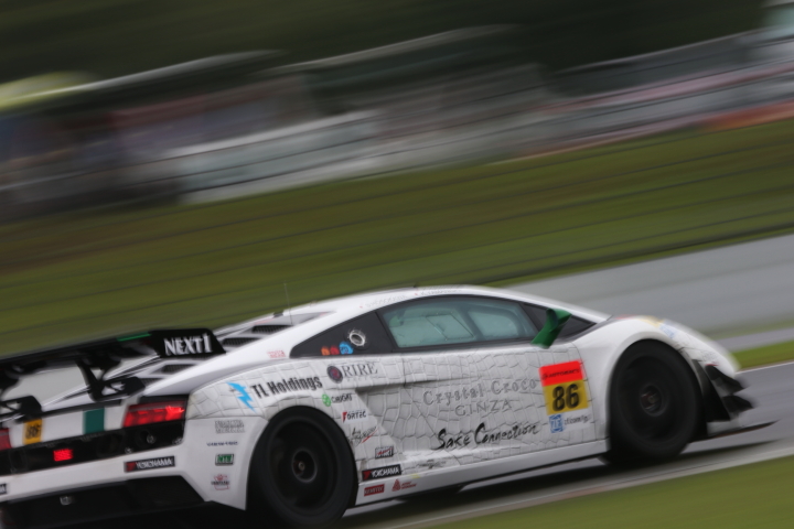 フリー走行: GT300:クリスタルクロコ ランボルギーニ GT3（山西康司／細川慎弥組）