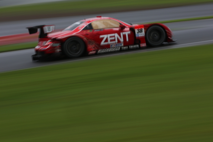 フリー走行: GT500:ZENT CERUMO SC430（立川祐路／平手晃平組）