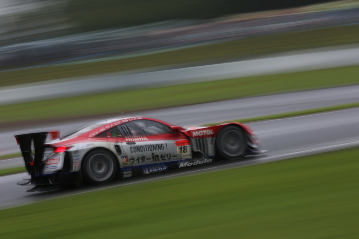 フリー走行: GT500:ウイダー モデューロ HSV-010（山本尚貴／フレデリック・マコヴィッキィ組）