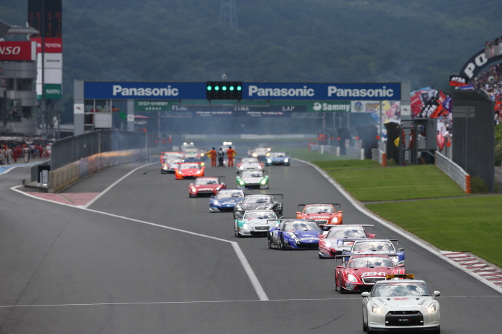 決勝レース: フォーメーションラップがスタートした