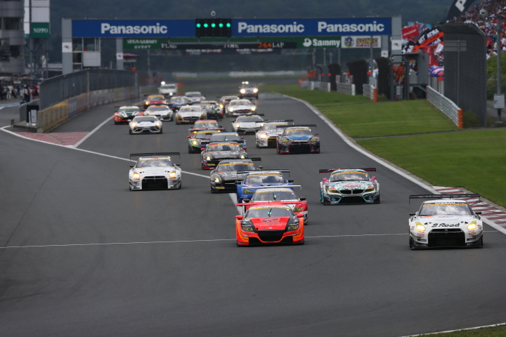 決勝レース: GT300クラスのスタートシーン