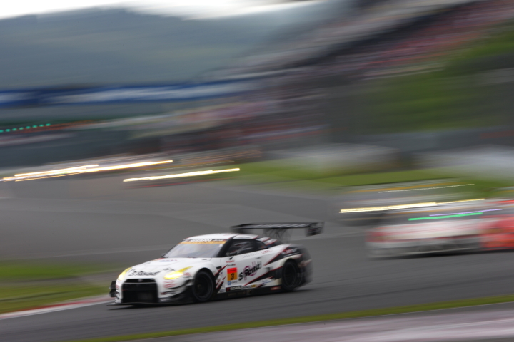 決勝レース: GT300:S Road NDDP GT-R（星野一樹／佐々木大樹組）