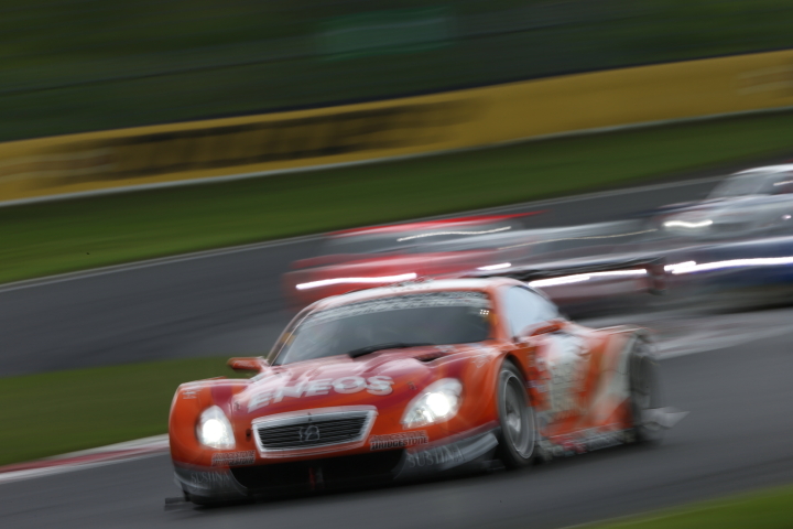 決勝レース: GT500: ENEOS SUSTINA SC430（大嶋和也／国本雄資組）