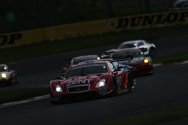決勝レース: GT500:ZENT CERUMO SC430（立川祐路／平手晃平組）