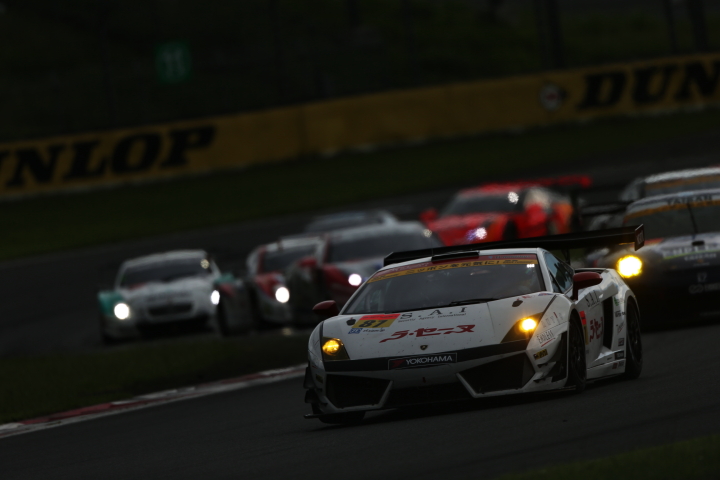 決勝レース: GT300:ラ・セーヌ ランボルギーニ GT3（山内英輝／吉本大樹組）